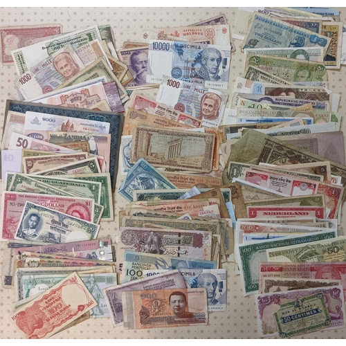 39 - Banknotes; a very mixed bundle of foreign (i.e. non-UK) notes from a wide variety of countries. Mixe... 