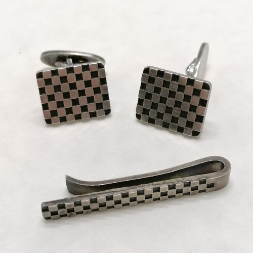 42 - Pair of Georg Jensen checquered design silver (925 S) marked pair of cufflinks & matching tie slide ... 