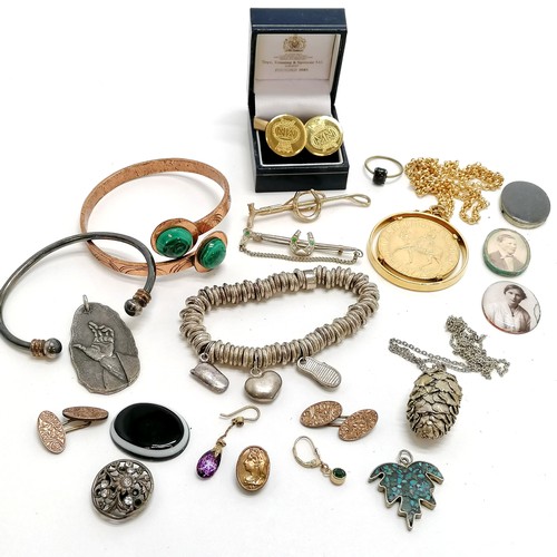 246 - Qty of jewellery inc fir cone pendant, copper malachite bangle, merchant navy cufflinks, Masonic hos... 