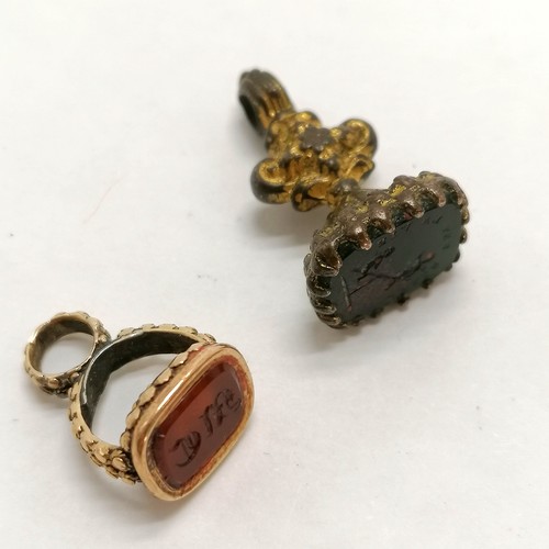 288 - Unmarked gold antique Georgian cornelian seal fob (1.8cm & 2.4g total weight) t/w gilt metal seal fo... 