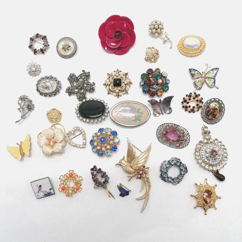 334 - Qty of costume brooches inc heart, butterfly, exotic bird etc - SOLD ON BEHALF OF THE NEW BREAST CAN... 