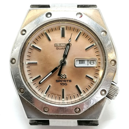 382 - Vintage gents stainless steel Seiko sports 100 quartz wristwatch - for spares / repairs