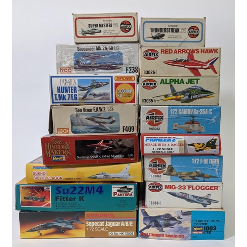 1 - Collection of 16 1/72 scale model kits including models by Airfix, Hasegawa, Frog, Pantera, Pioneer,... 