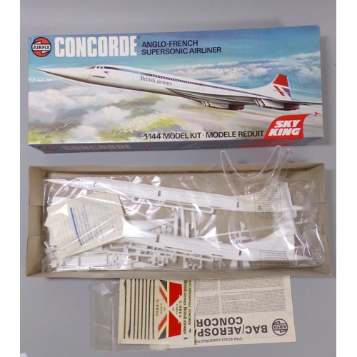 59 - 6 model aircraft kits, all 1:144 scale models of Airliners, including kits by Revell, Airfix, Welsh ... 