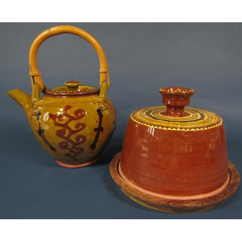 1019 - John Pollex (British B.1941) - Studio pottery kettle with ochre coloured glaze and trailed slip deco... 