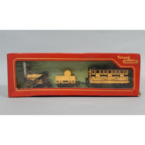 8 - Tri-ang Railways OO gauge R346 Stephenson's 'Rocket' Train:, comprising Stephenson's Rocket locomoti... 