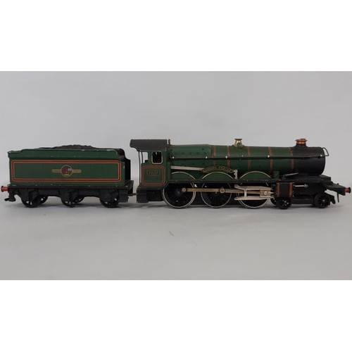 48 - Collection of Hornby OO gauge railway items including the following boxed models; 'Denbigh Castle' 4... 
