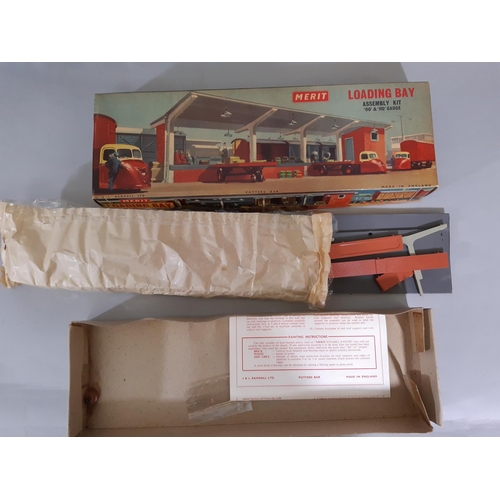 50 - Mixed lot of boxed model railway items including Loading Bay assembly Kit by Merit (unchecked and ap... 