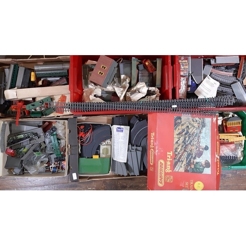 55 - Large collection of unsorted Tri-ang railway items including R3E Train Set (some original contents p... 