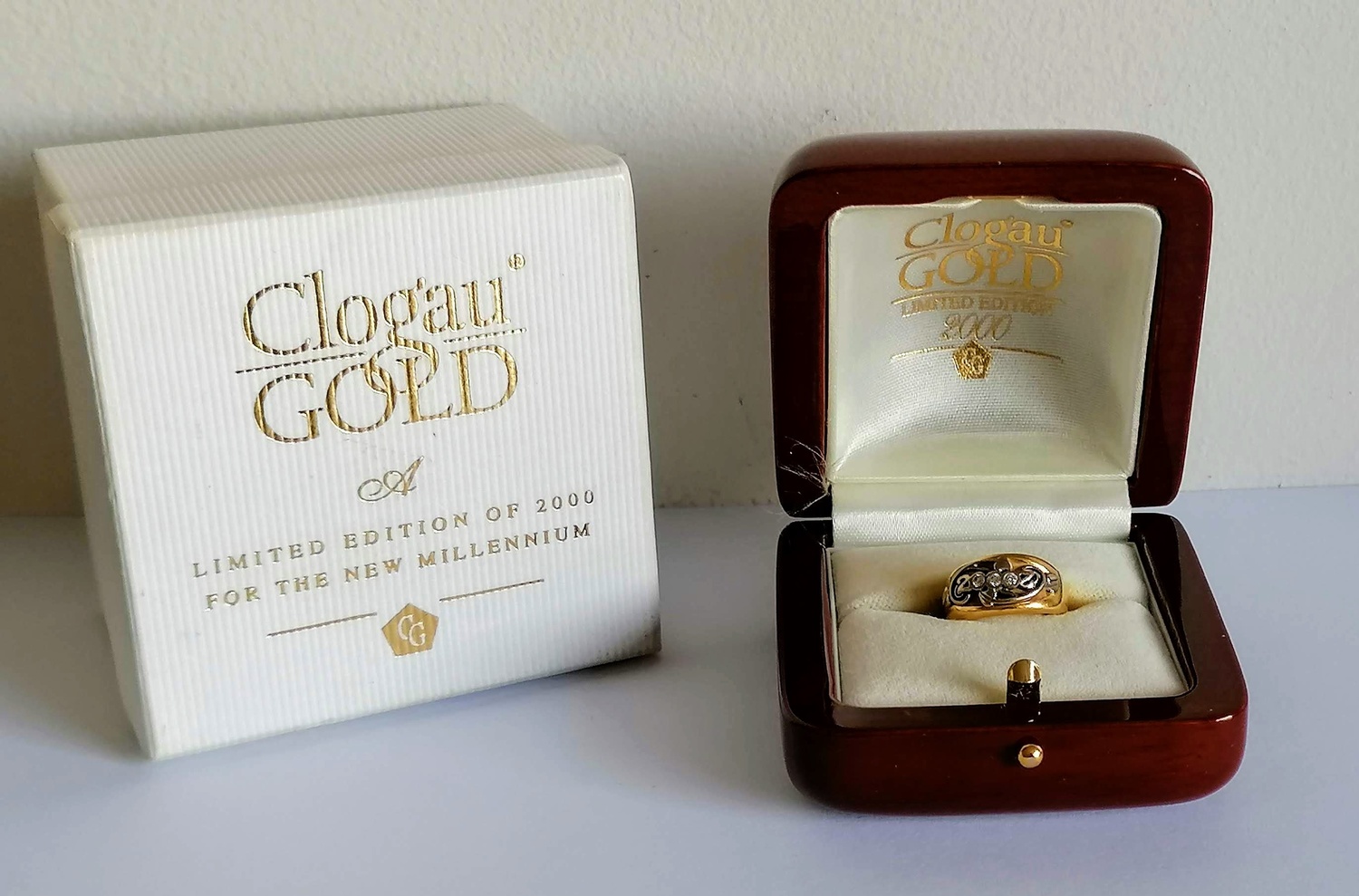 An 18ct gold twotone Welsh Clogau Year 2000 millennium ring set with