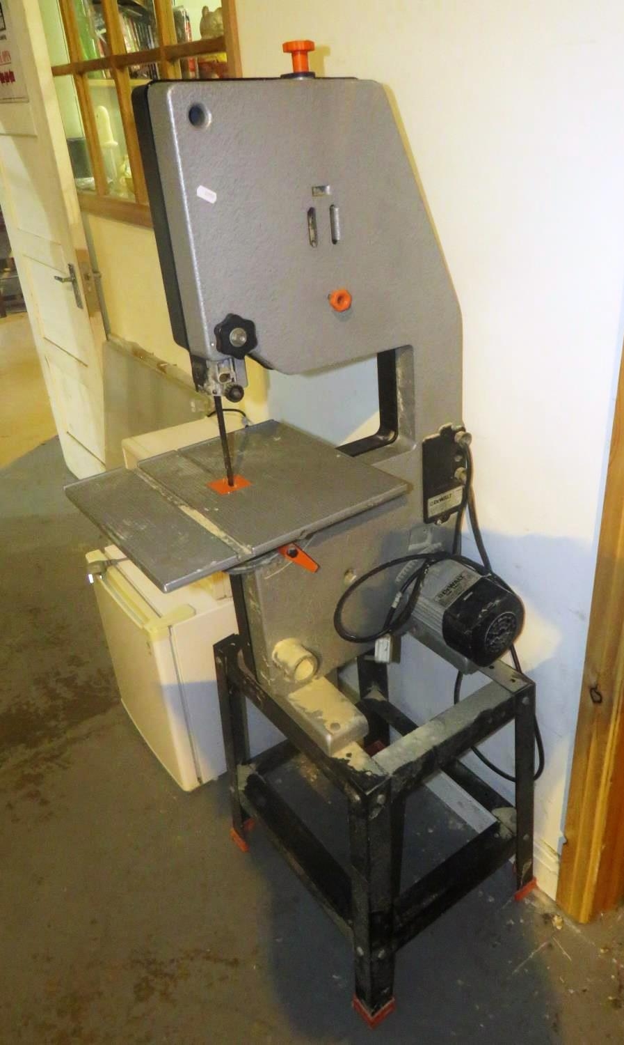 DEWALT BAND SAW,GOOD WORKING ORDER BUT NEEDS NEW DW3401 BLADE