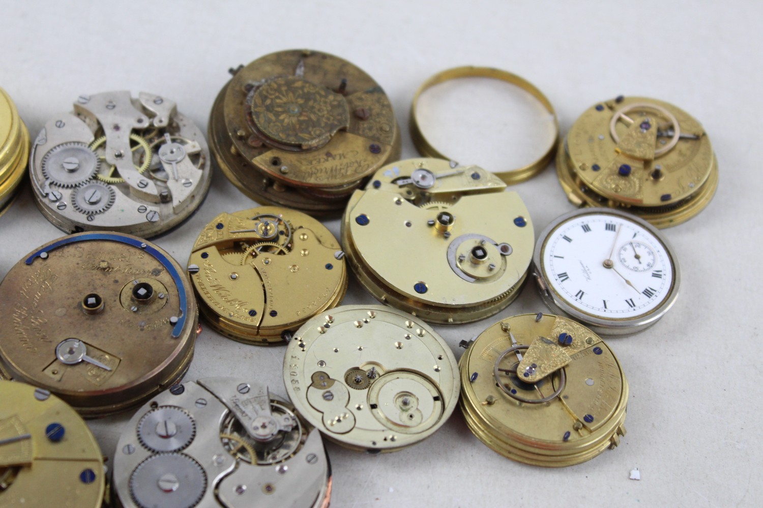 17 x Antique / Vintage POCKET WATCH MOVEMENTS / Part Movements Key