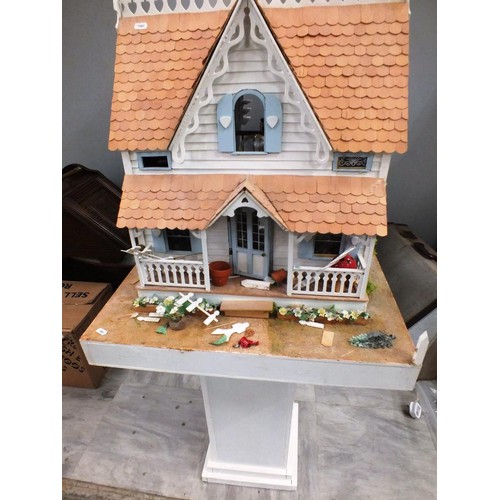 dolls house plinth stand