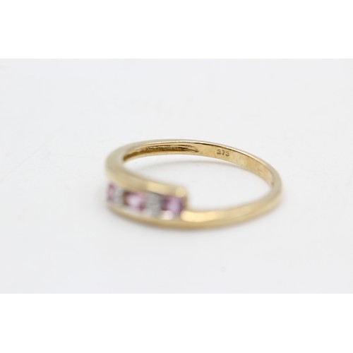 25 - 9ct gold topaz & diamond five stone dress ring (1.7g)  SIZE L
