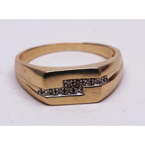 396 - 9ct GOLD RING SET WITH 0.5ct DIAMONDS, SIZE Z,  WEIGHT 4.9g
