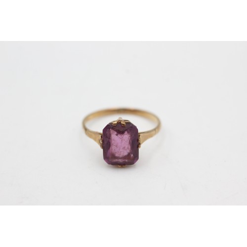 512 - 9ct Gold Purple Paste Single Stone Ring (2.1g)-SIZE O