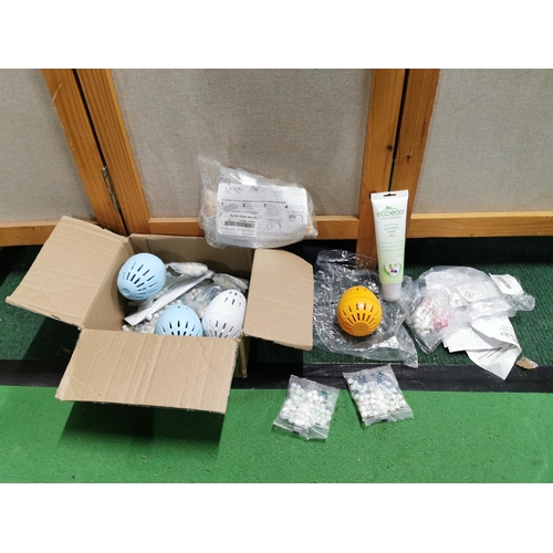Large quanity of Laundry eggs and mineral pellets y Ecoegg a... Barnebys
