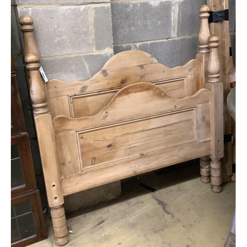 1043 - A Victorian style pine single bed frame, width 104cm
