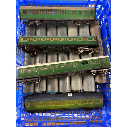 Two trays of 00 gauge model railway carriages