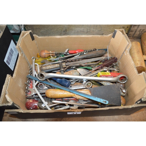 41 - Box of tools