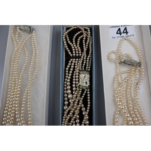 44 - Collection of pearls etc
