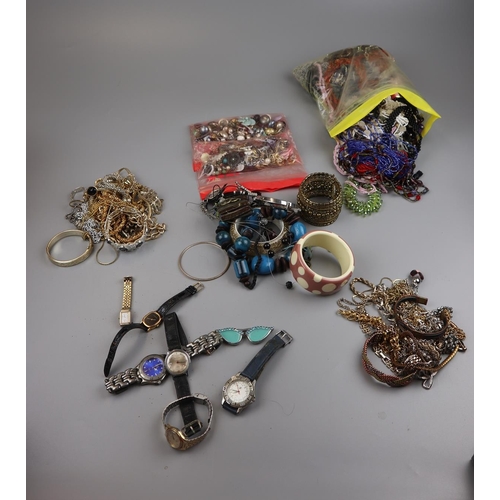 49 - Large collection of costume jewellery
