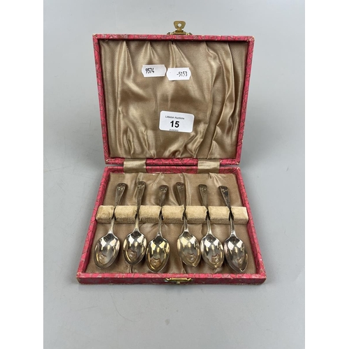 15 - Cased set of hallmarked silver teaspoons - Approx. weight 66g