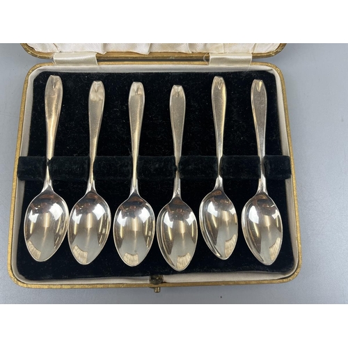 26 - Cased set of 6 hallmarked silver teaspoons