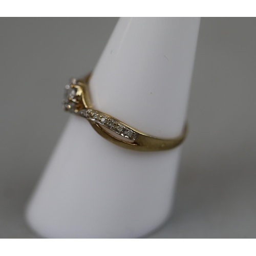 49 - Gold diamond set ring - Approx. size: O