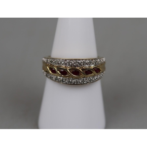 60 - Gold ruby and diamond set ring - Approx. size: O