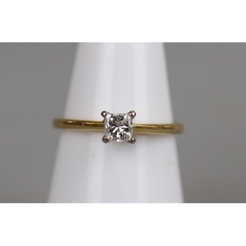 42 - 18ct princess cut diamond solitaire ring - Approx size: J½