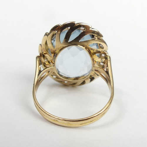 18a - 18 carat gold blue and white stone set dress ring, 5.7 grams. Size O, 22 mm wide. UK Postage £12.