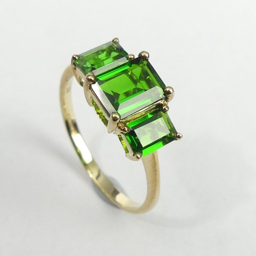 6 - 9 carat gold green Tourmaline three stone ring, 2.5 grams. Size R, 8.7 mm wide. UK Postage £12.