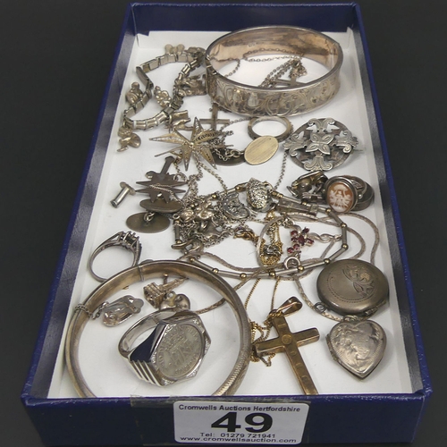 49 - Various items of silver jewellery including bangles, pendants, cufflinks and lockets. 150 grams. UK ... 
