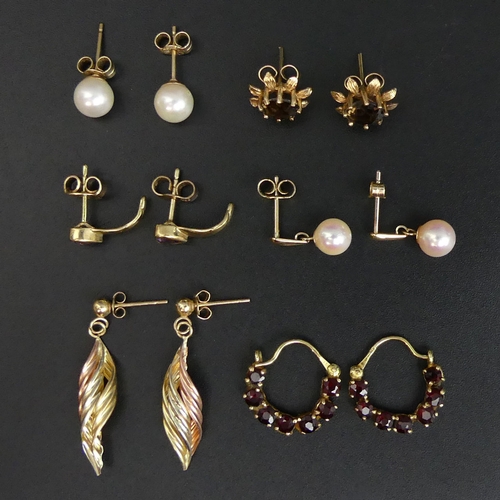 19 - A pair of 9 carat gold smokey quartz earrings, a pearl set pair and four other pairs of gold earring... 