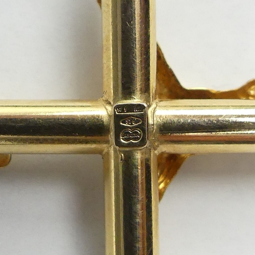 40e - 9ct gold crucifix pendant, 4.5 grams. 70 x 40 mm. UK Postage £12.