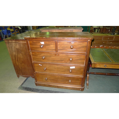 759 - Victorian mahogany chest of 2 short and 3 long graduated drawers with turned knobs
