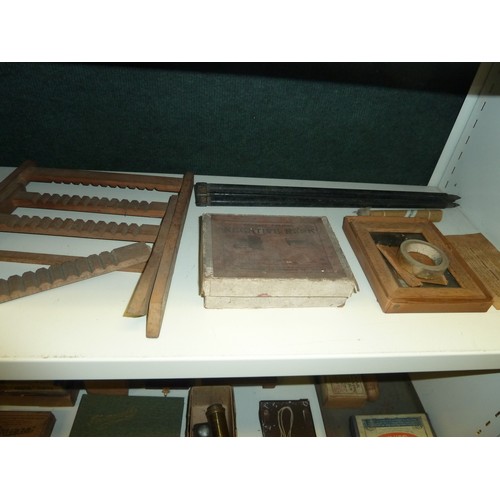 1031 - A quantity of miscellaneous Victorian and vintage Photographic items and equipment (4  shelves)