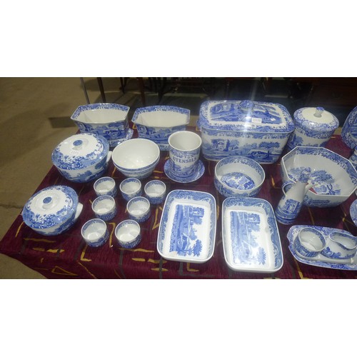 2253 - A large quantity of blue and white Spode Italian design dinner, breakfast and tableware (black spode... 