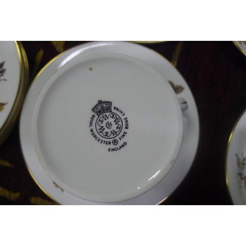 2020 - A 6 place setting fruit decorated Royal Worcester tea set