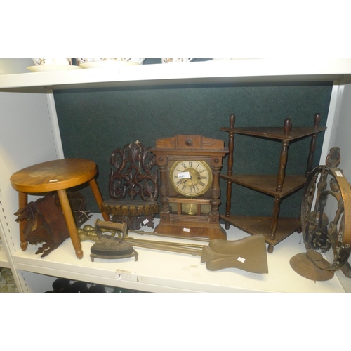 2021 - A wooden cased mantel clock, 2 wooden wall brackets, a set of three brass fire irons, a flat iron an... 