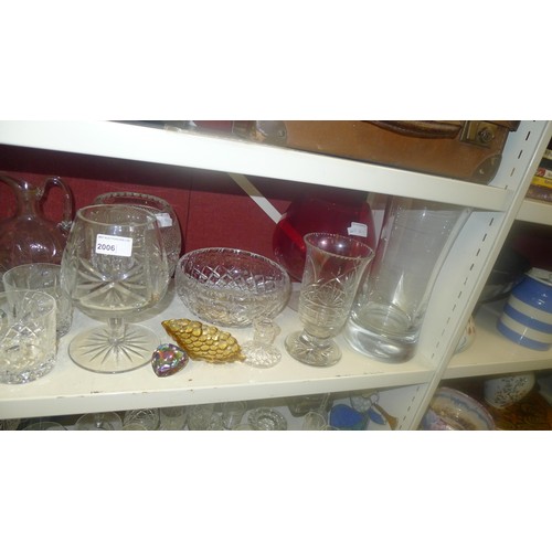 2006 - A quantity of miscellaneous decorative glassware and drinking glasses etc (two shelves)