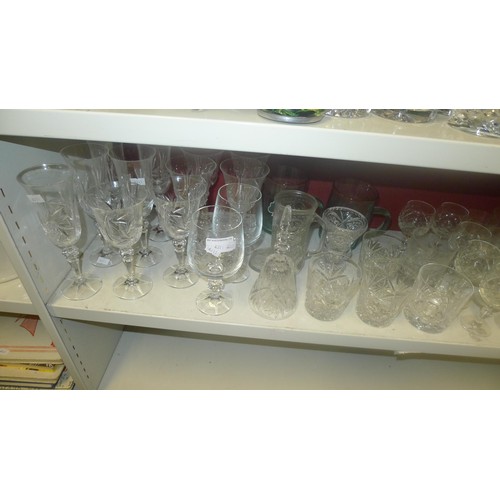 2006 - A quantity of miscellaneous decorative glassware and drinking glasses etc (two shelves)