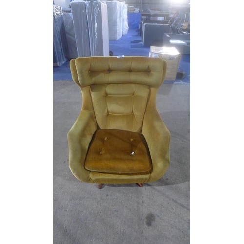 2380 - A vintage 1960s Statesman swivel chair by Parker Knoll