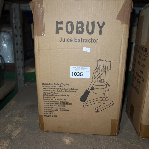 1035 - A commercial manual fruit press/juice extractor by Fobuy, boxed