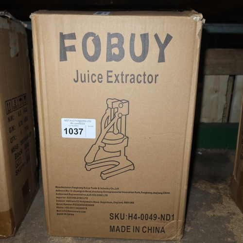 1037 - A commercial manual fruit press/juice extractor by Fobuy, boxed