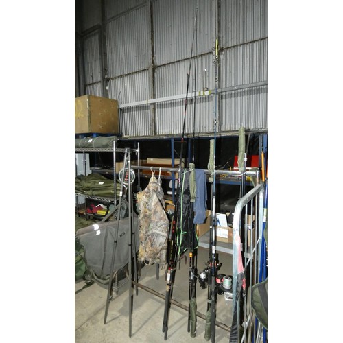 2 TF Gear Banshee fishing rods and 1 x Oakwood carp reel