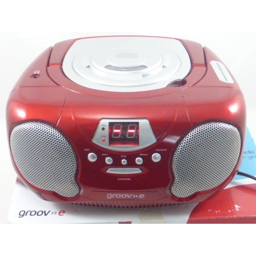 Groove Boom box portable CD/Radio Player (CD as found)