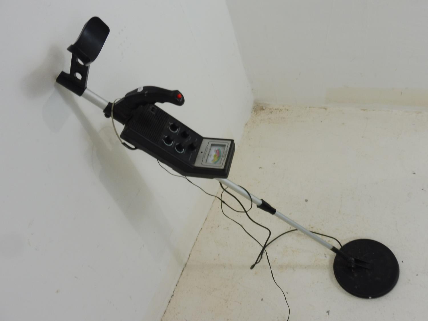 Super Sensitive MD3006SS Metal Detector with Built in Very low
