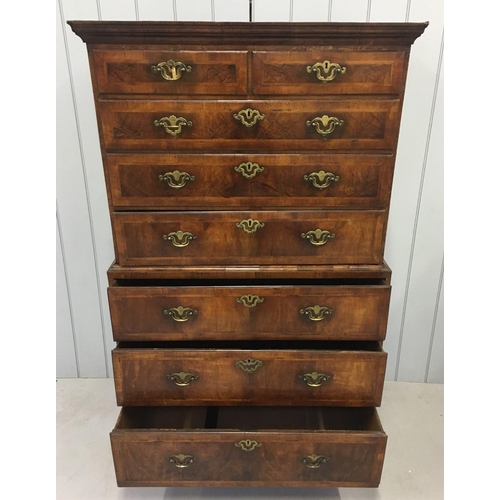 52 - A stunning, Mahogany Chest on Chest.
The upper enclosing two narrow and three graduated drawers with... 